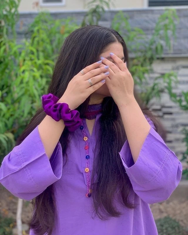 [1190+] Hidden Face DP for Girls, Pics, Images, Photos & Wallpapers (2025)